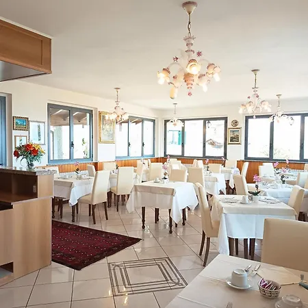 Oda ve Kahvaltı Bb Orchidea 2*